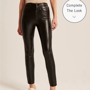 Abercrombie Vegan Leather Black Skinny Pant 4 Short